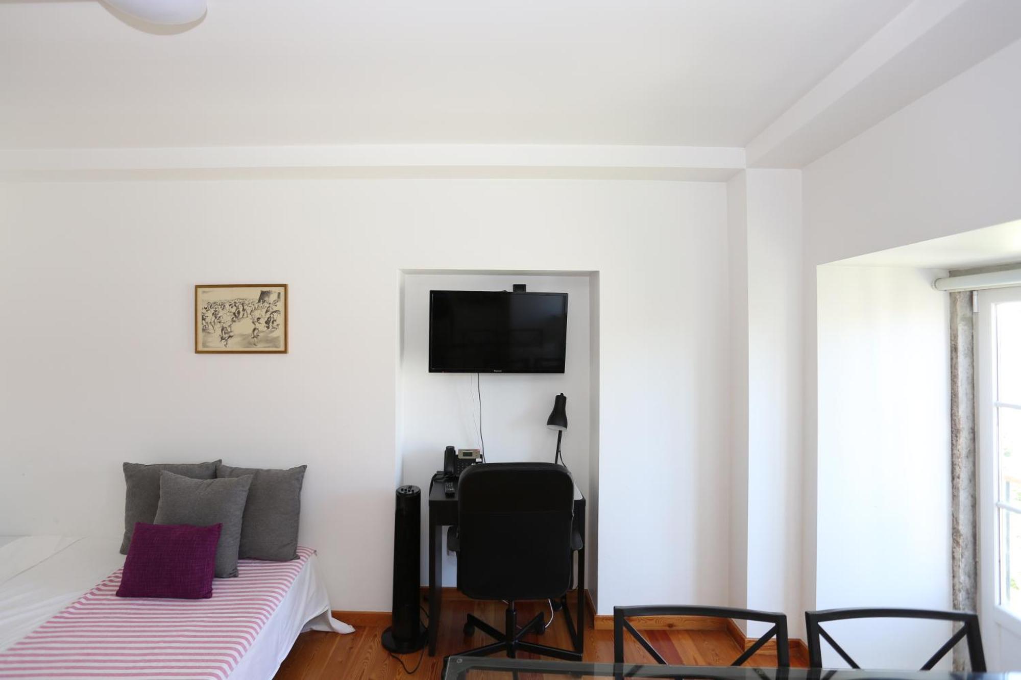 Quiet Apartment *